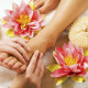 Massage des pieds fleurs
